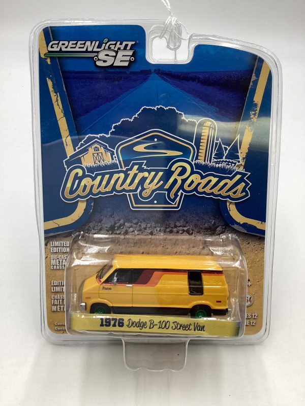 Greenlight SE Country Roads 1976 Dodge B-100 Street Van CHASE Online