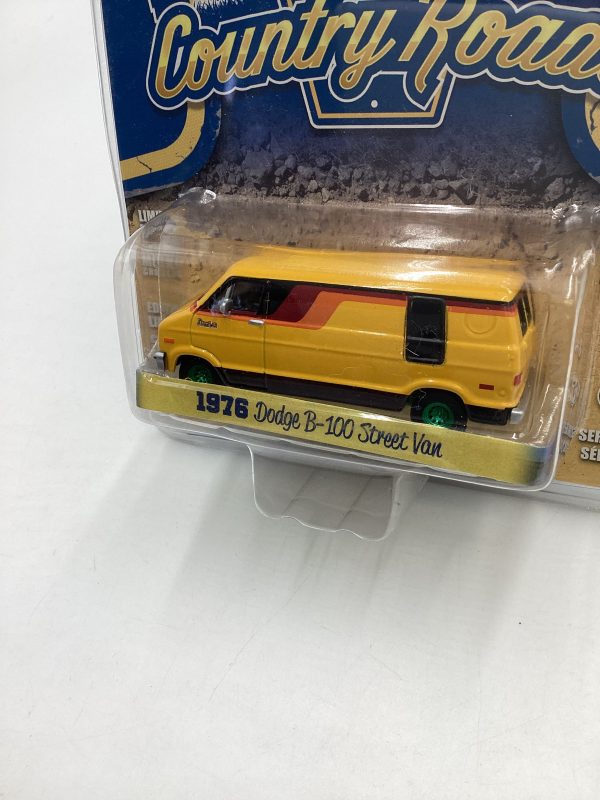 Greenlight SE Country Roads 1976 Dodge B-100 Street Van CHASE Online