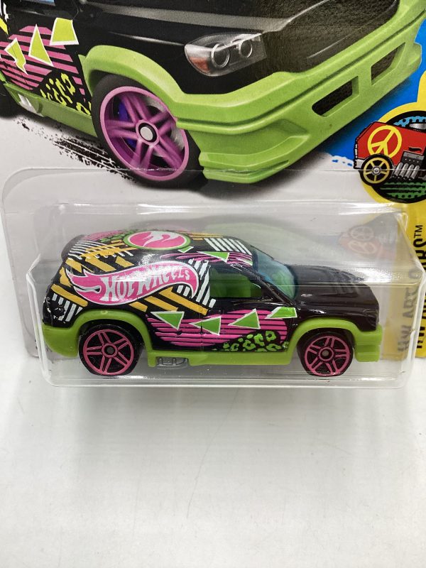 2017 Hot wheels Treasure Hunt Fandango 277F on Sale