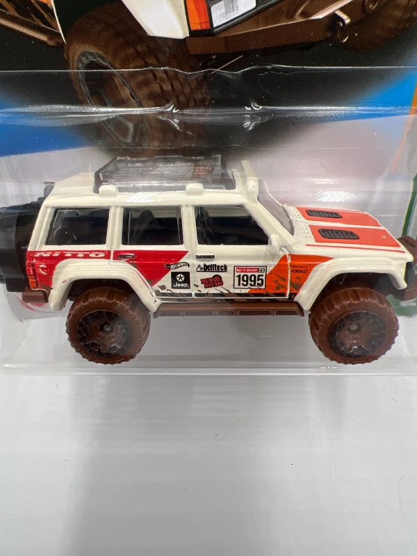 2023 Hot Wheels J Case Treasure Hunt #176 95 Jeep Cherokee Factory Sealed *Bad Card* 275A Fashion